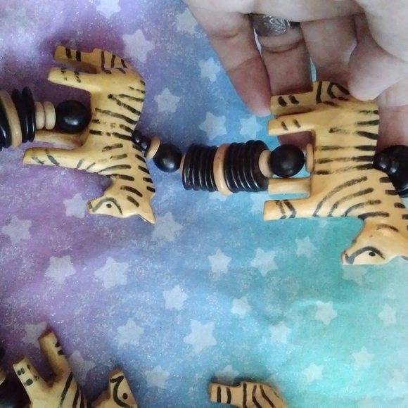 Vintage Chunky Natural Carved Zebra Necklace - Picture 5 of 10
